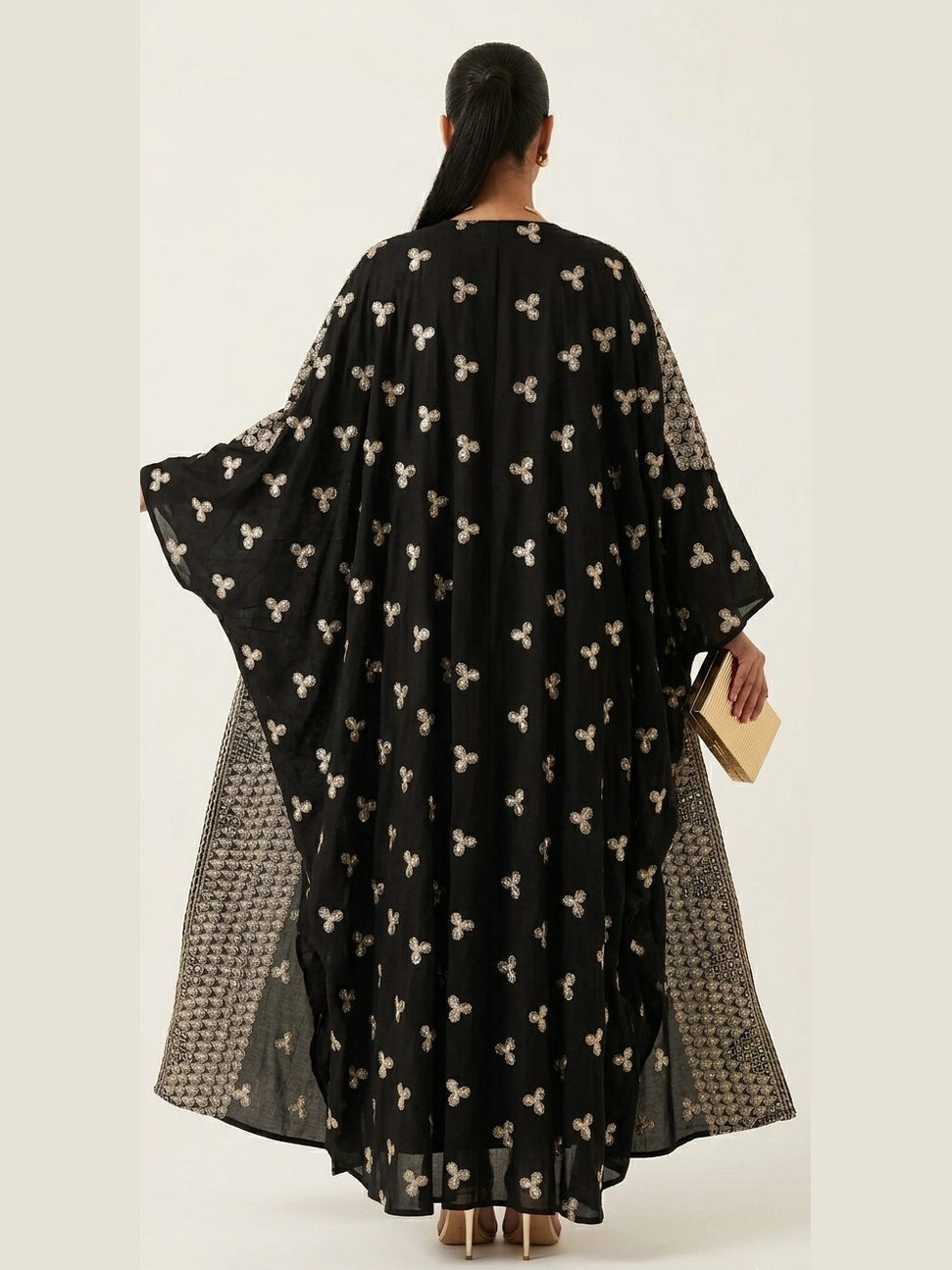 Embroidered Linen Bisht Abaya Black I بشت كويتي مطرز بالذهبي مع فستان من الكتان