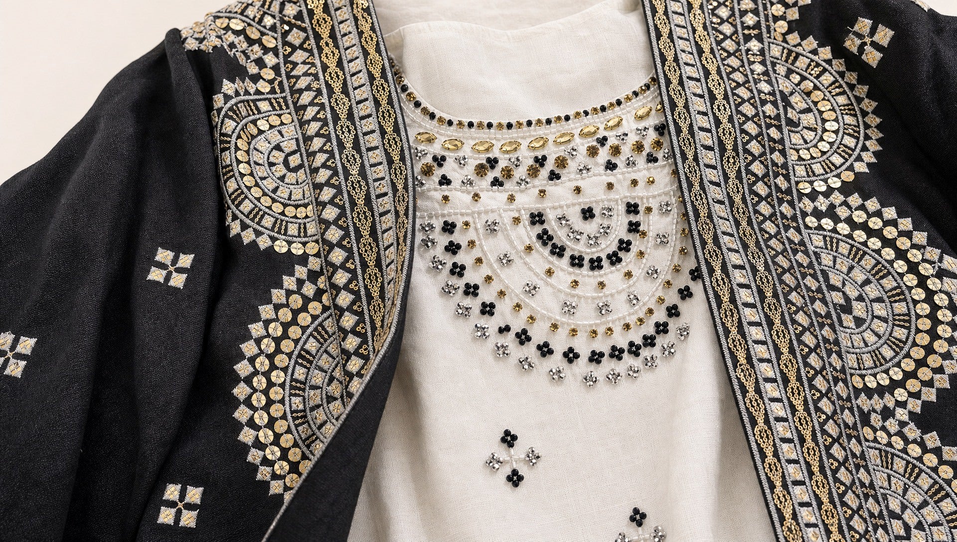 2 Pieces embroidered linen Kaftan/Dara'a Black & White I دراعة كويتية فخمة مطرزة من قطعتين