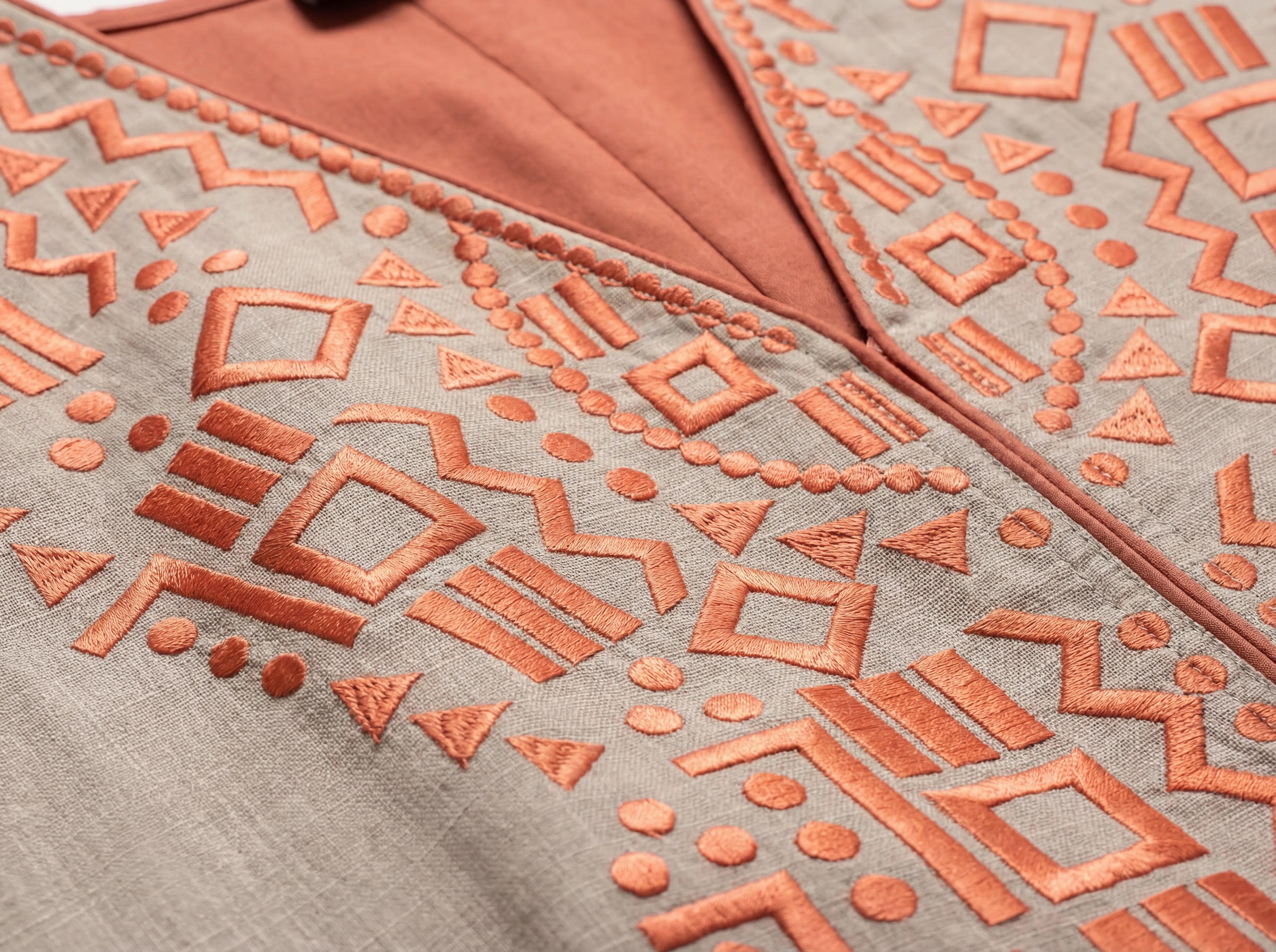 Linen Kaftan/Dara'a Orange with inside belt I  قفطان كتان بيج مطرز بالبرتقالي مع حزام داخلي