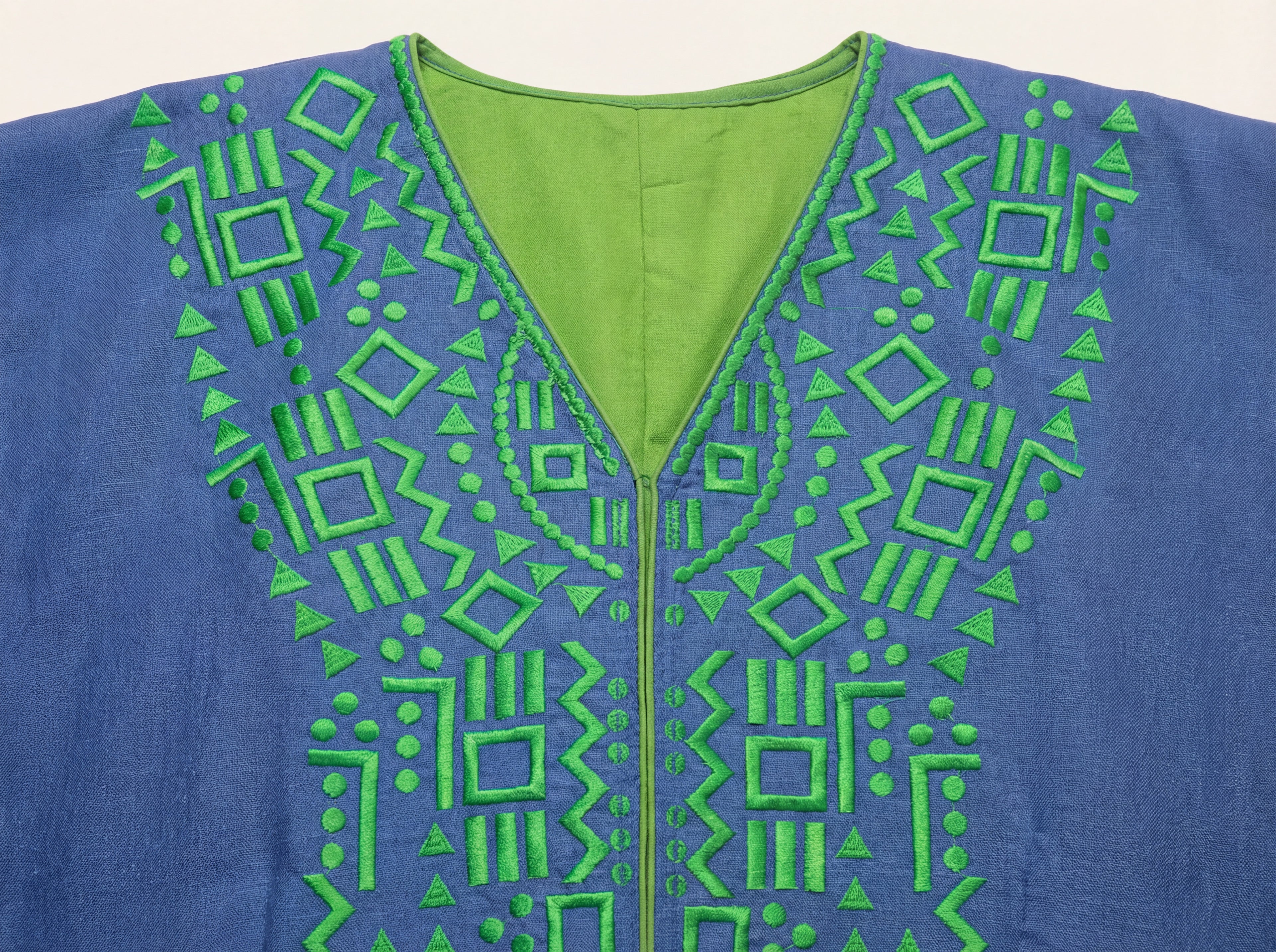 Linen Embroidered Kaftan/Dara'a in Blue & Green I  قفطان كتان أزرق مطرز بالاخضر بحزام داخلي