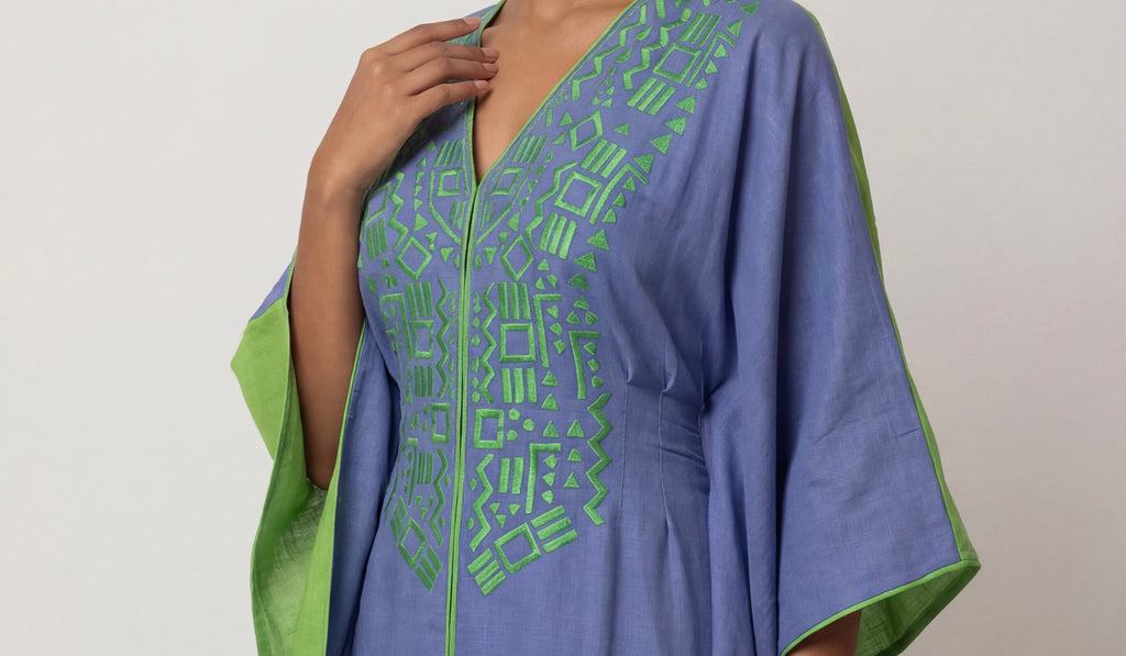 Linen Embroidered Kaftan/Dara'a in Blue & Green I  قفطان كتان أزرق مطرز بالاخضر بحزام داخلي